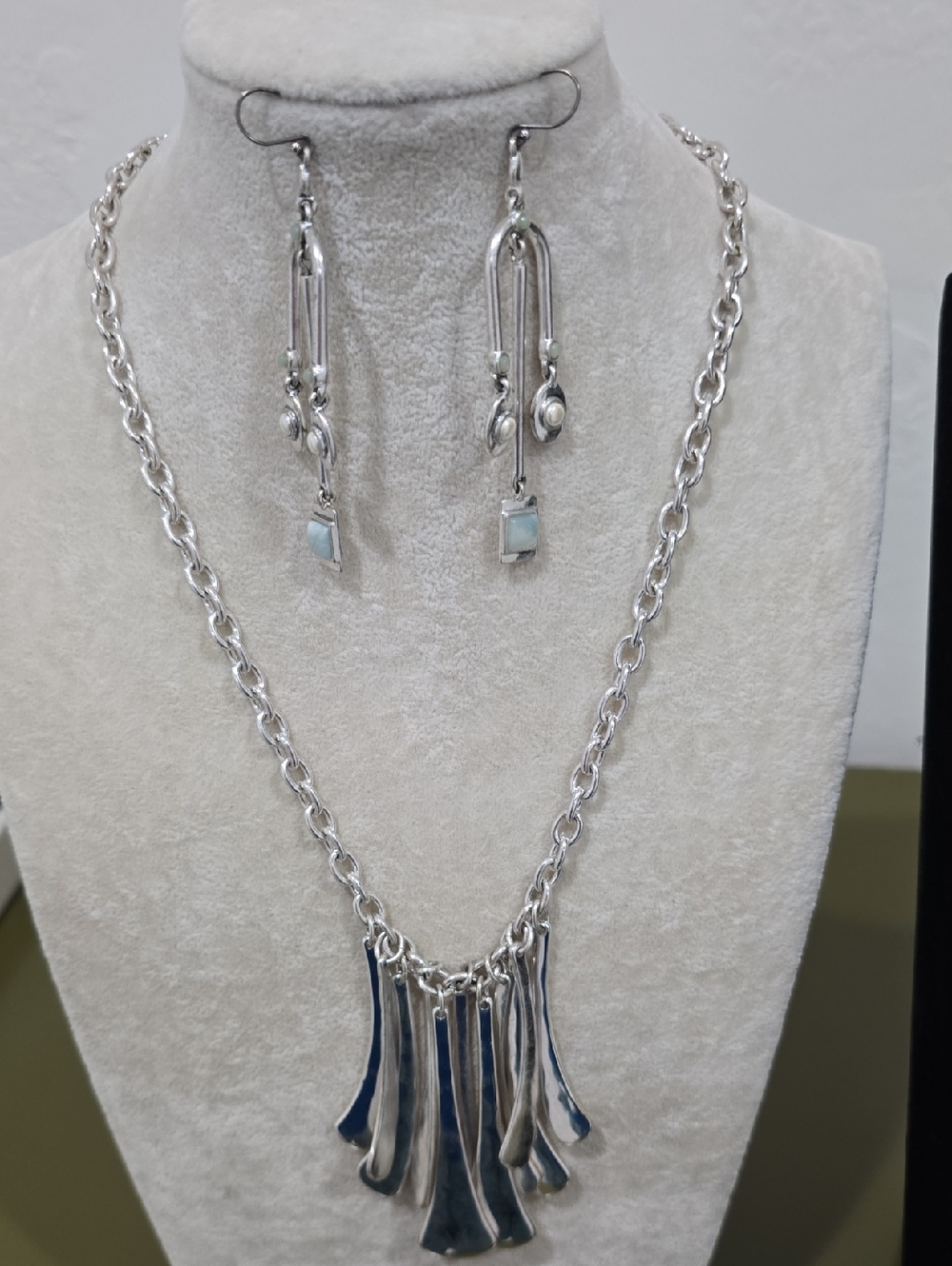 Elegant Silver Necklace and Earring Set